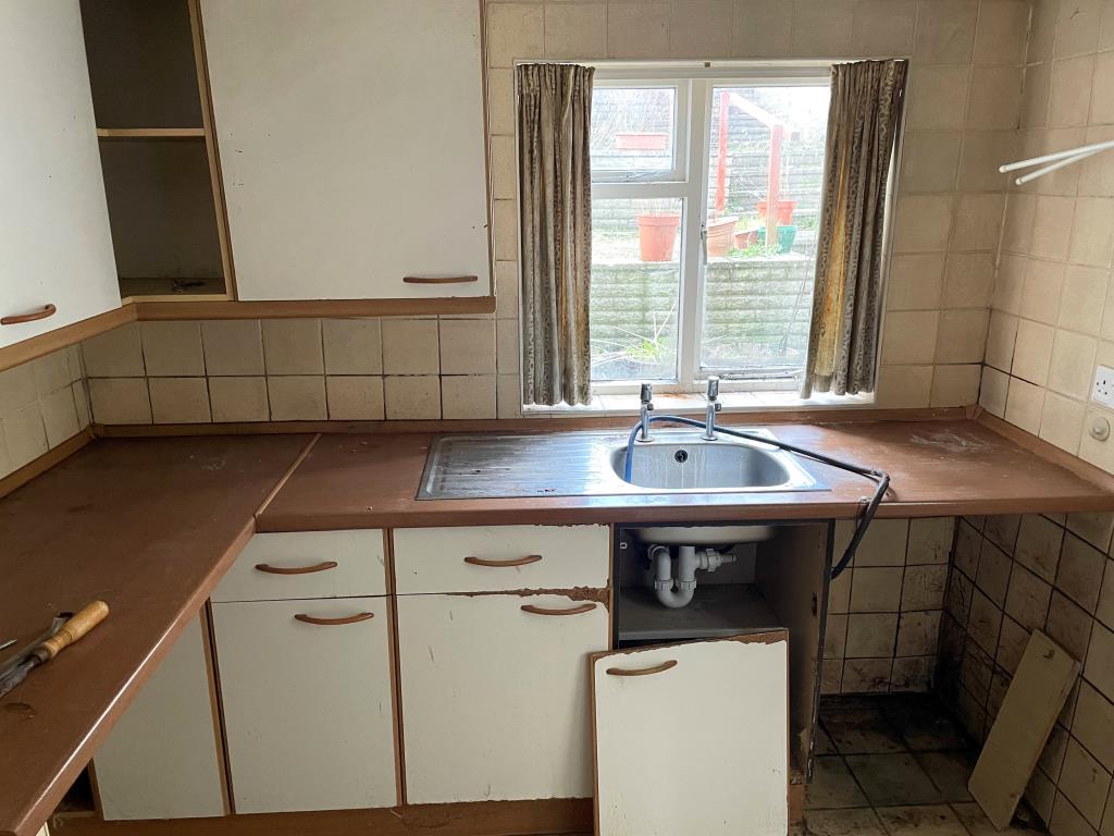 Lot: 88 - TERRACED HOUSE IN NEED OF UPDATING - View of kitchen with rear access in need of updating